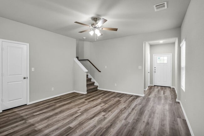 Building Photo - 4443 Red Haven Dr