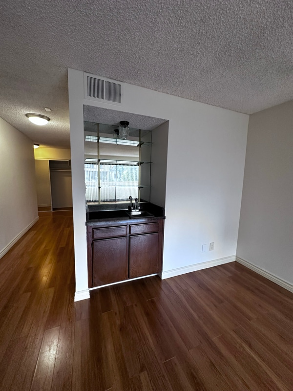 Building Photo - 135 N Swall Dr