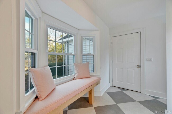 Building Photo - 110 Sleepy Hollow Ln