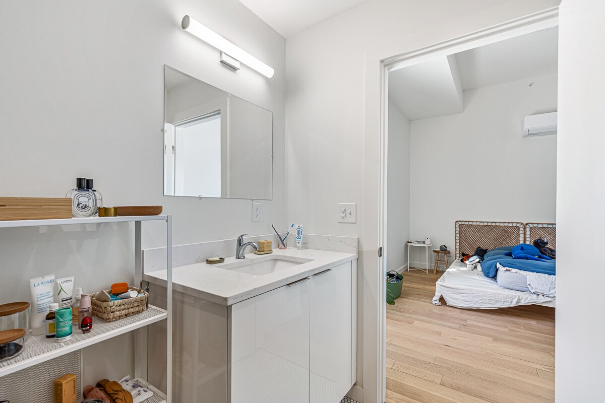 Building Photo - 123 Friendship St