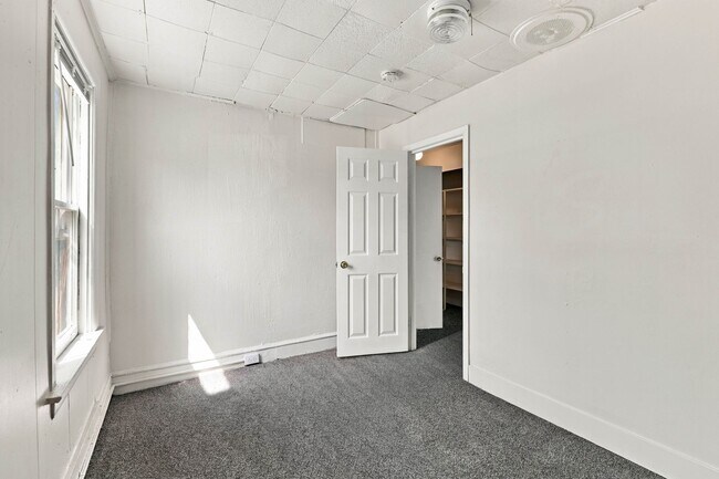 Building Photo - 849-851 Manor St
