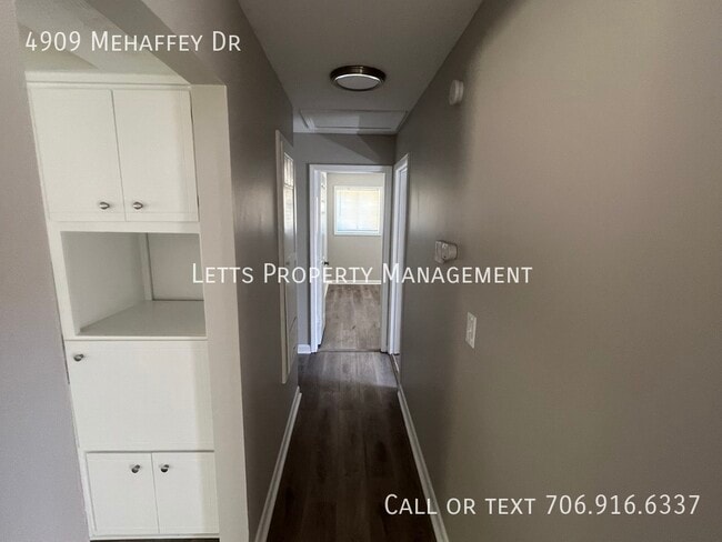 Building Photo - Beautifully remodeled brick ranch with a c...