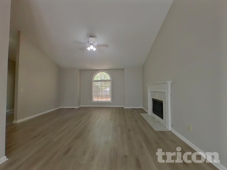 Building Photo - 5450 Bridle Dr