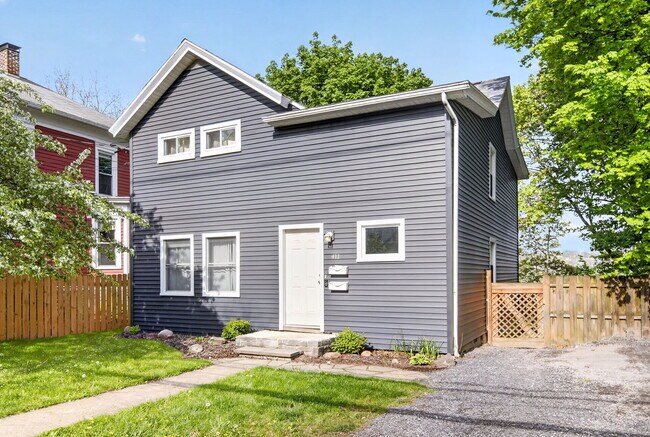 Building Photo - 411 Hector St