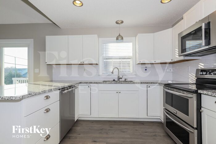 Building Photo - 520 Riverglen Dr NW