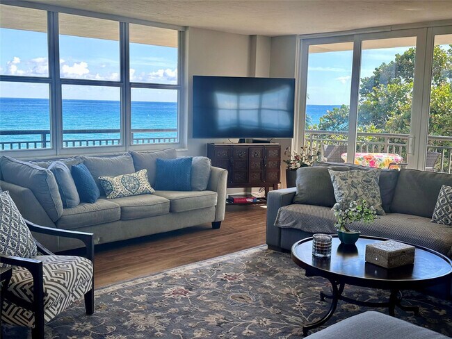 Building Photo - 1147 Hillsboro Mile