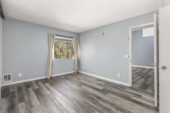 Building Photo - 8022 Linda Vista Rd