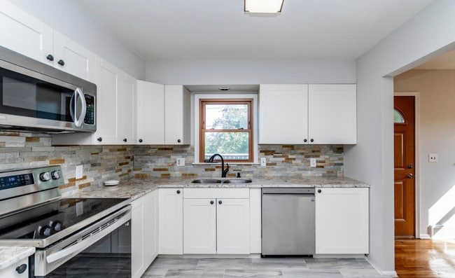 Building Photo - 3435 Cornhusker Dr