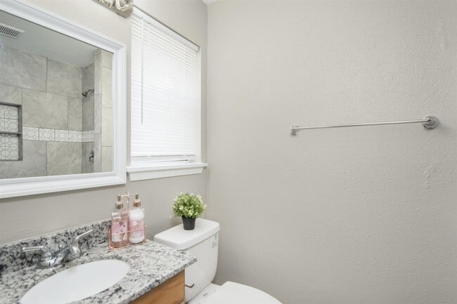 Building Photo - 9619 Rockhurst Dr