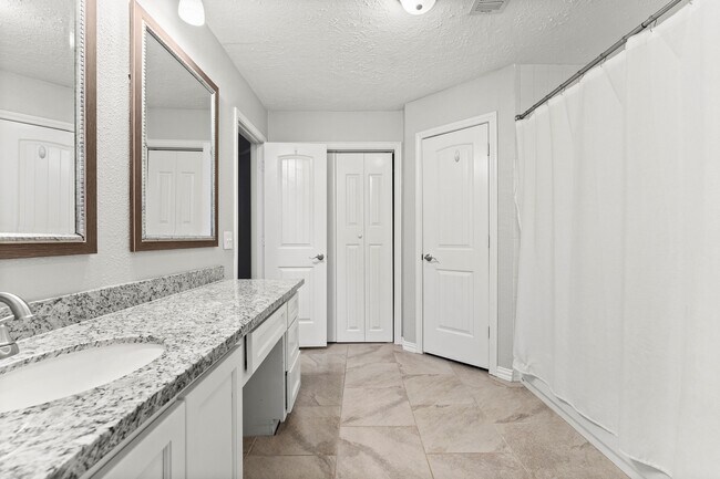 Building Photo - 12730 Lake Conroe Hills Dr
