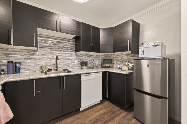 Building Photo - 3934 W Alabama St