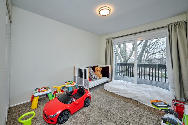 Building Photo - 1066 Florimond Dr