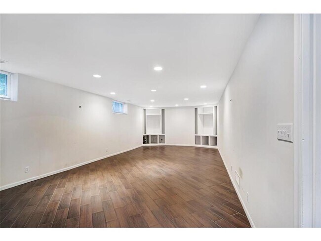 Building Photo - 3829 Ewing Ave S