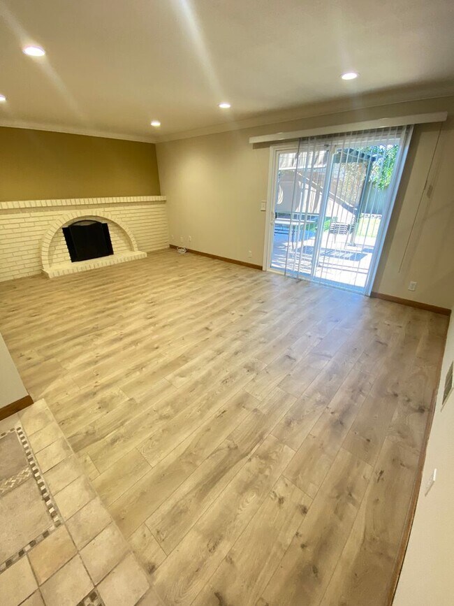 Building Photo - Upgraded 4 bed 2.5 bath home in San Jose. This is a must see!