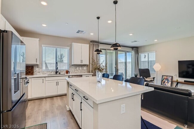 Building Photo - 11604 Desert Hollow Avenue