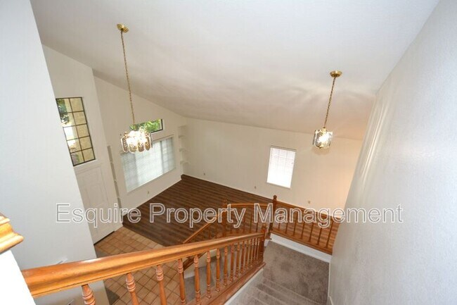 Building Photo - 1610 Oneida Pl