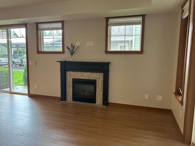 Building Photo - Spacious 3-Bedroom Condo/Townhome in Peaceful Cordata Neighborhood