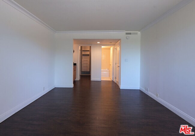 Building Photo - 10535 Wilshire Blvd