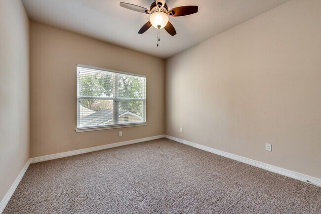 Building Photo - AVAILABLE NOW 4 BEDROOM 2.5 BATH HOME IN A...