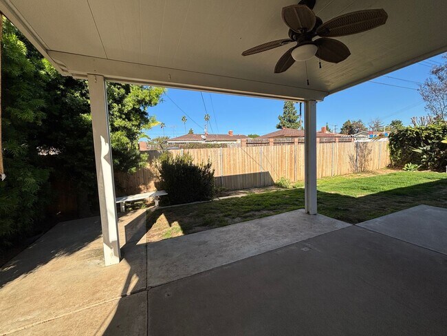 Building Photo - Beautiful home in the city of Orange.