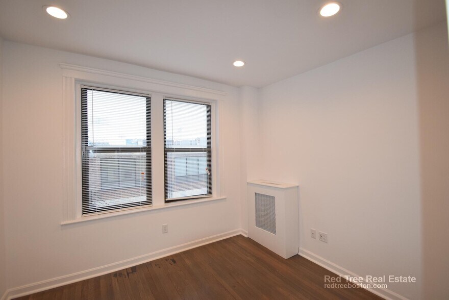 Building Photo - 19 Peterborough St