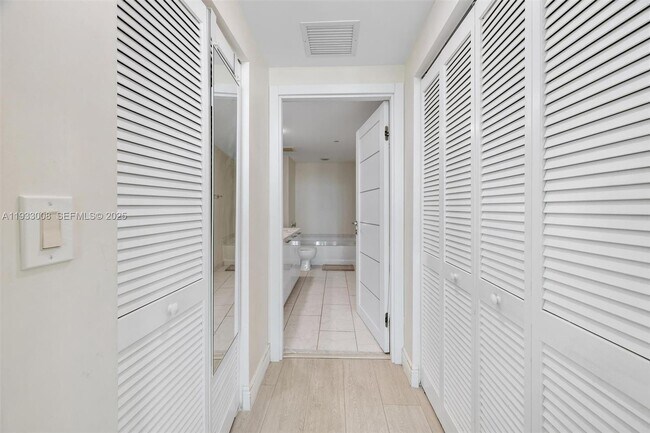 Building Photo - 951 Brickell Ave