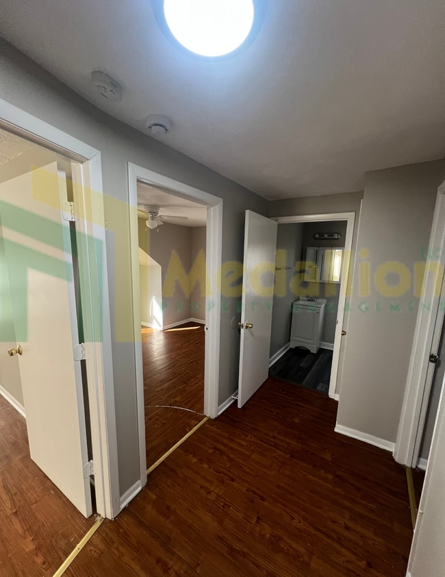 Building Photo - Spacious 4-5 Bedroom, 2-Bath Corner Lot Ho...