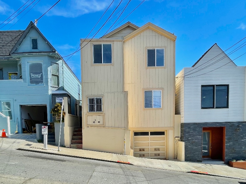 Primary Photo - 521 Gates St