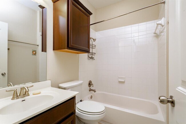 Building Photo - 13400 Briarwick Dr