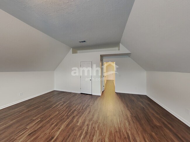 Building Photo - 6832 Scarlet Ridge Dr