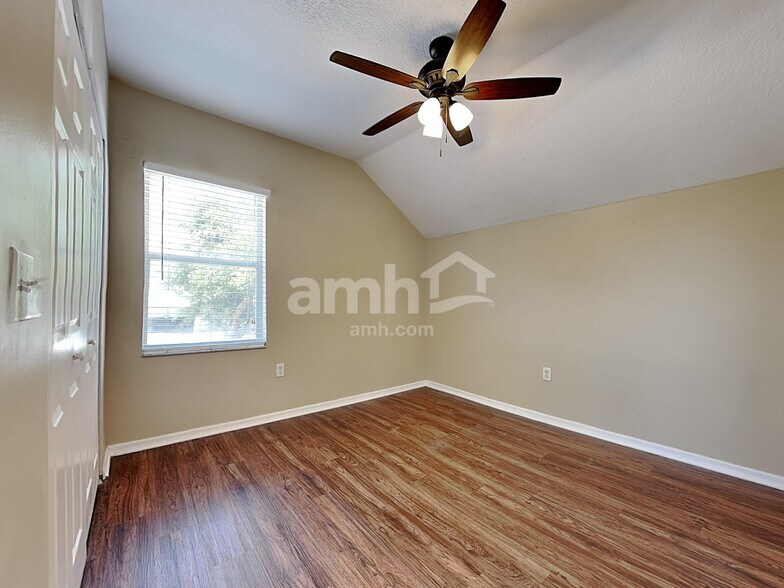 Building Photo - 10332 Summerview Cir