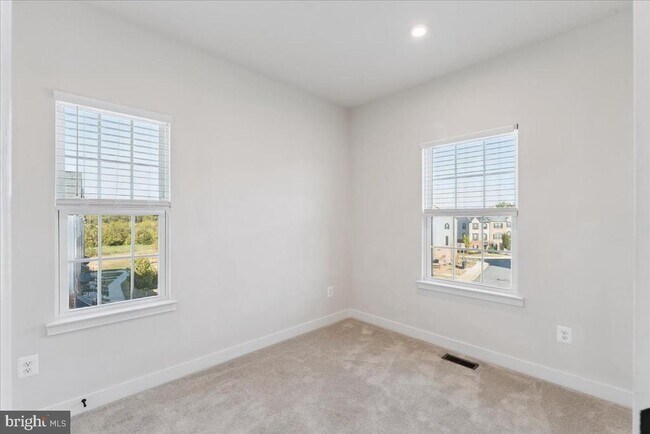 Building Photo - 14032 Sunrise Valley Dr