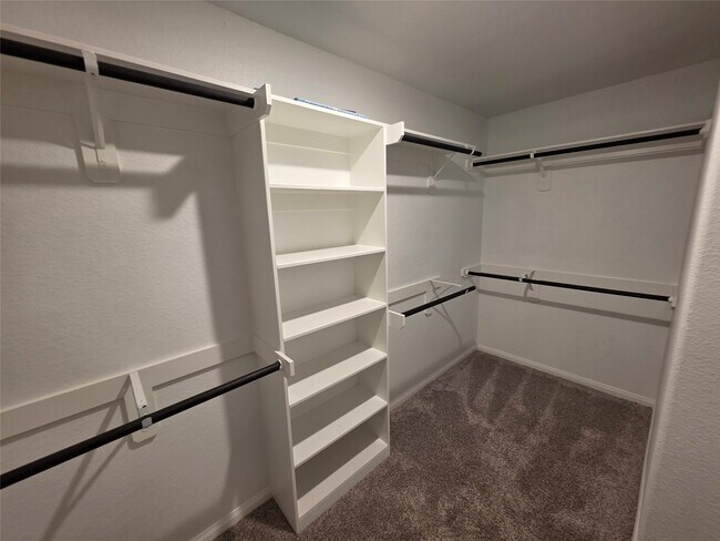 Building Photo - 221 Harper Ridge Dr
