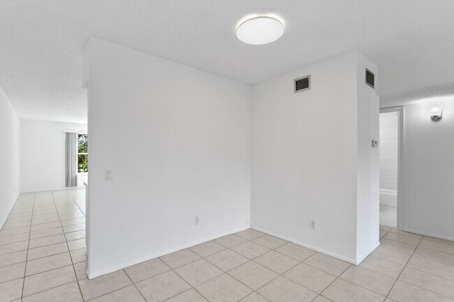 Building Photo - 2287 Philippine Dr