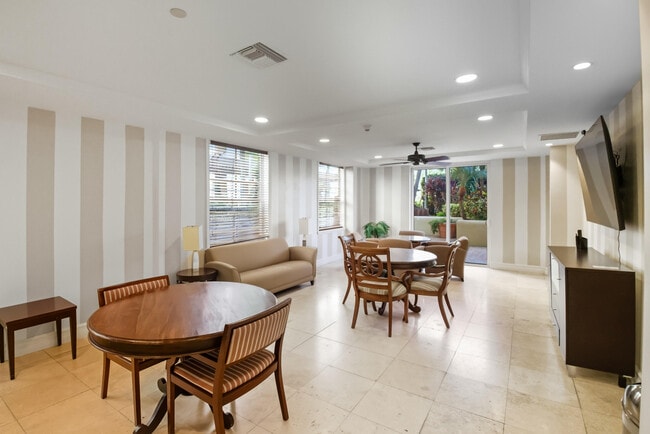 Building Photo - 520 SE 5 Ave