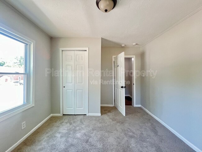 Building Photo - 440 Roy St SW