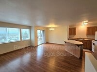 Building Photo - 8326 Henning Dr