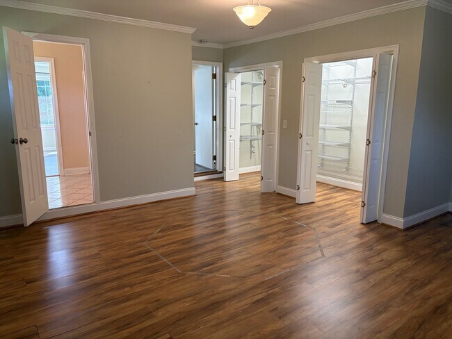 Building Photo - 3231 Magnolia Dr