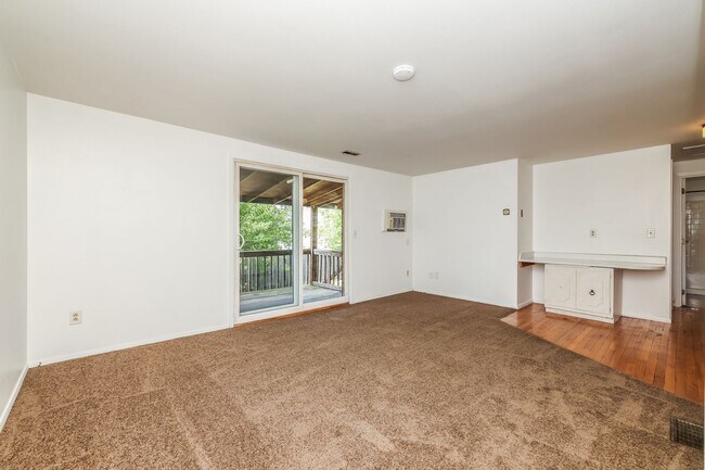 Building Photo - 3611-3625-3625 Charlotte Dr