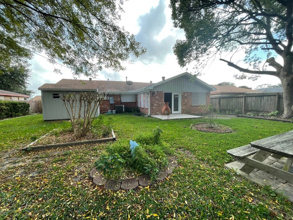 Backyard - 2718 19th Ave N