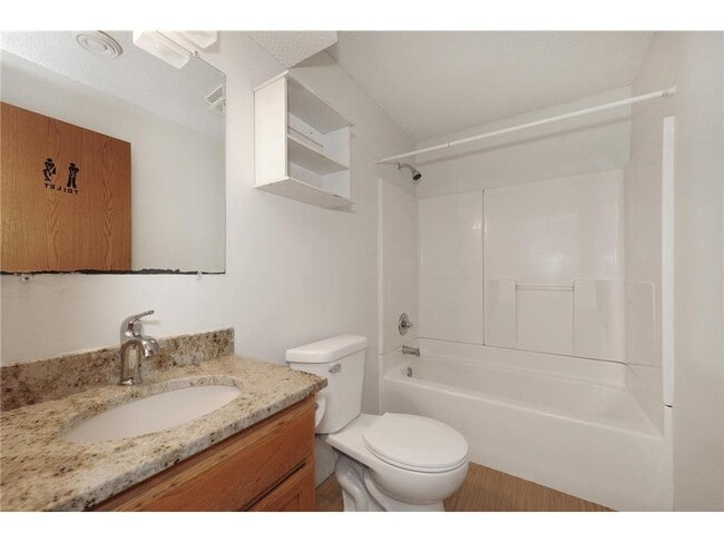 Building Photo - 1065 23rd Ave SE