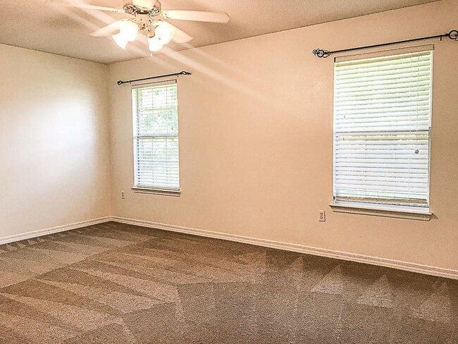 Building Photo - Home in Foxwood Estates