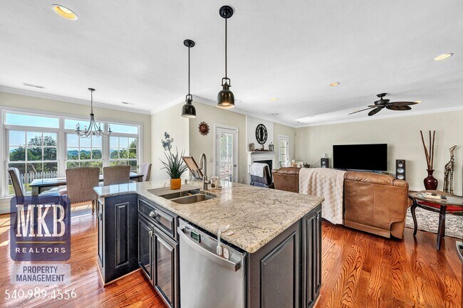 Building Photo - 7621 Nandina Dr
