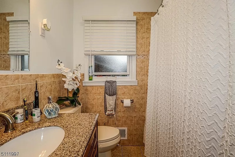 Building Photo - 207 Jerome Ave