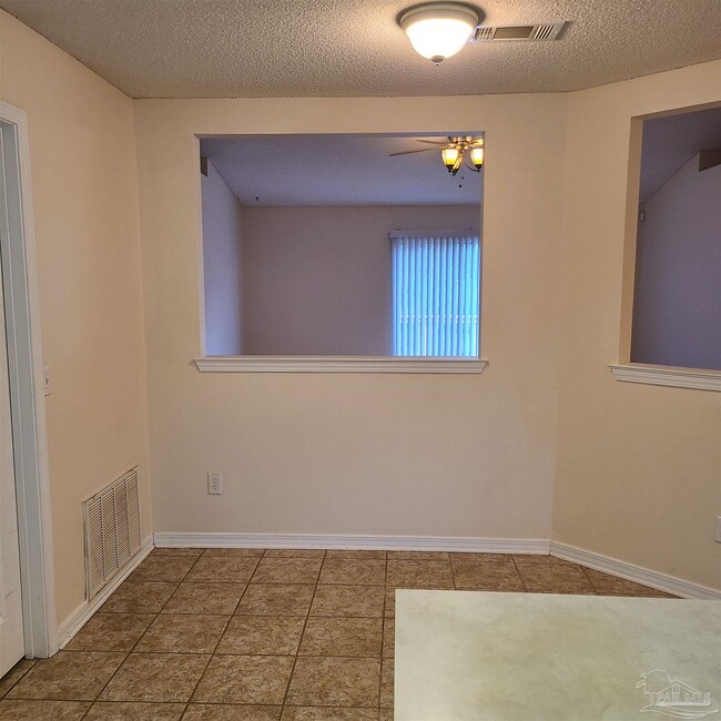 Building Photo - 6067 White Creek Ln