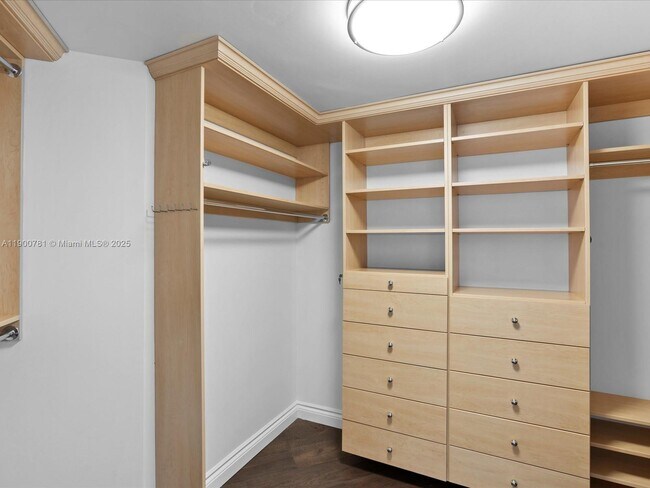 Building Photo - 3370 Hidden Bay Dr