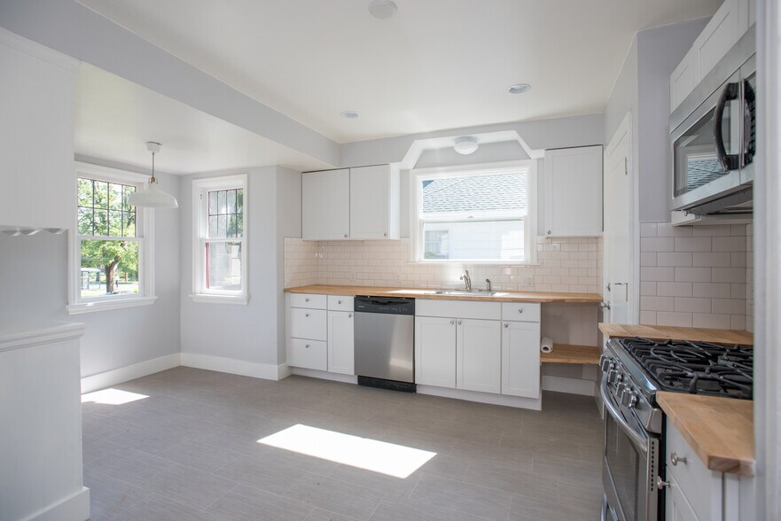 New kitchen - 2628 Northeast Ainsworth Street