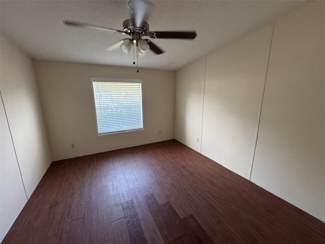 Building Photo - 146 Carmen Blvd