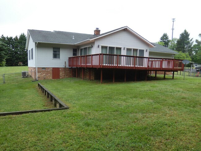 Building Photo - 10451 Edgehill Ln