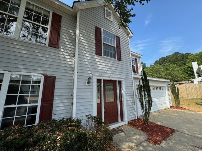 Building Photo - Move-in Ready!